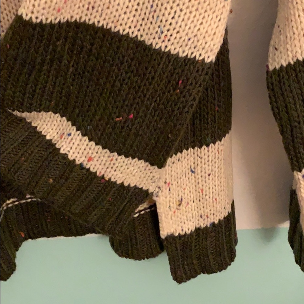 Hem & Thread woven sweater - Picture 7 of 10